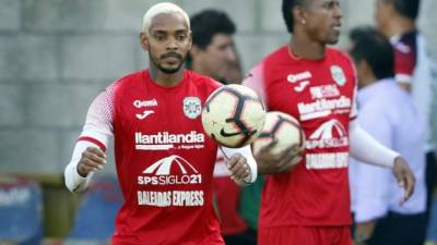 El defensa panameño Azmahar Ariano es la primera baja del Marathón.