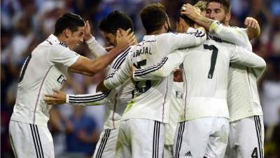 El Real Madrid se llevó con justicia el clásico del fútbol español tras imponerse al FC Barcelona (3-1), en un partido perteneciente a la novena jornada de la Liga BBVA, gracias a los goles de Cristiano Ronaldo, Pepe y Benzema, en lo que fue un ejercicio de superioridad merengue tras el tempranero gol de Neymar, a los tres minutos.