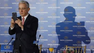 El expresidente de Colombia, Álvaro Uribe, durante su participación en el desayuno informativo del Foro de la Nueva Economía, esta mañana en Madrid.EFE