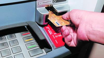 Muchos usuarios financieros de Honduras utilizan la tarjeta de crédito para obtener efectivo y así cubrir obligaciones, compras o pago de compromisos.