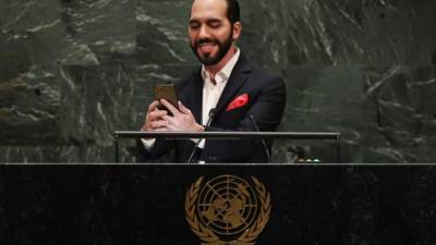 Bukele se tomó una selfi antes de iniciar su discurso en la Asamblea General de la ONU./AFP.