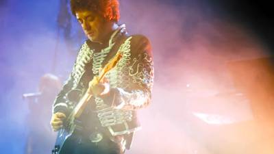 A picture dated 15/05/10 shows singer of Argentinian pop band Soda Stereo Gustavo Cerati performing at the campus of the Simon Bolivar University, in Caracas. Cerati suffered a transient cerebral ischemia resulting from a sharp rise in blood pressure Saturday night, after offering a show and was underwent surgery Tuesday and is in intensive care waiting for their recovery, 19 May 2010. CARLOS HERNANDEZ/ dpa