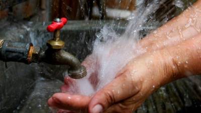 Muchos de los cholomeños tienen que ir a los ríos a llenar botes o extraer agua de pozos.