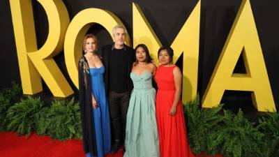 (i-d) La actriz Marina de Tavira, el director Alfonso Cuarón y las actrices Yalitza Aparicio y Nancy Garcia. EFE/Mario Guzmán