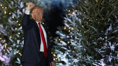 El impredecible Donald Trump pone a temblar al mundo. Construir un muro en la frontera con México, hacer las paces con Rusia, romper acuerdos comerciales y hacer que los aliados de Estados Unidos paguen más por su propia seguridad. Estas, y otras igual de polémicas, fueron las promesas de campaña que le dieron la sorpresiva victoria a Donald Trump en las elecciones presidenciales del pasado 8 de noviembre, y que ponen en ascuas al mundo entero.