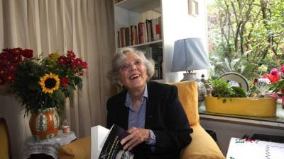 La escritora mexicana Elena Poniatowska en su casa de Ciudad de México. El 23 de abril de 2014 recibe el Premio Cervantes de Literatura 2013.