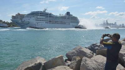 El crucero Coral Princess. Foto: EFE