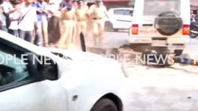 Un semáforo viejo y oxidado cayó a pocos metros del auto en donde se conducía el jugador brasileño.