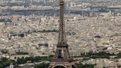Fotografía facilitada por los gestores de la Torre Eiffel que muestra una vista aérea de París. EFE