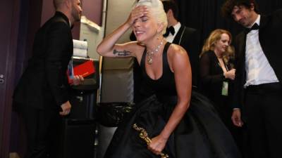 Lady Gaga no pudo ocultar su gran emoción al recibir su primer premio Oscar como mejor canción original: 'Shallow', de la película 'Nace una estrella'.