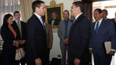 El senador republicano al ser recibido en Casa Presidencial por el mandatario Juan O. Hernández.