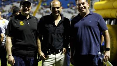 Fuad Abufele junto a Mario Kafati y Mateo Yibrín en el derbi que Rael España ganó el sábado al Marathón. Foto Delmer Martínez