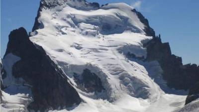 El siniestro se registró junto a la localidad de Pelvoux, una cima frecuentada por alpinistas no expertos dado que su ascensión no es particularmente complicada.