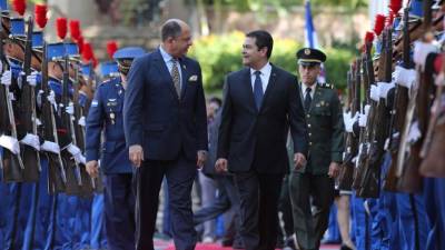 El presidente de Costa Rica, Luis Guillermo Solís y su homólogo de Honduras, Juan Orlando Hernández.