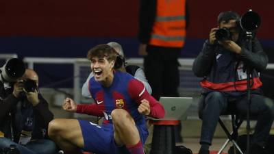 Marc Guiu celebró con mucha euforia su primer gol con la camiseta del FC Barcelona.