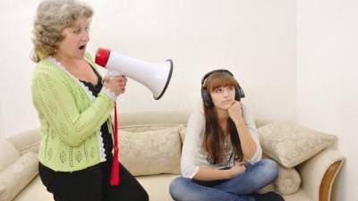 Una buena clave es tener una conversación amena con los hijos, evitando los gritos y las faltas de respeto. Foto: iStock.