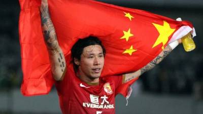 Zhang Linpeng, tiene 26 años, juega de defensa y le comparan con Sergio Ramos.