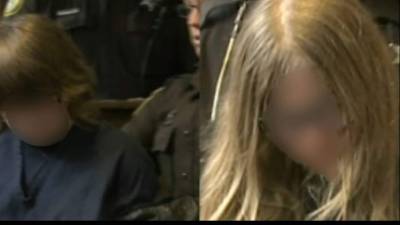 Inspiradas en un personaje diabólico que vieron en Internet dos niñas de 12 años apuñalan a su amiga. La víctima recibió 19 puñaladas pero sobrevivió.