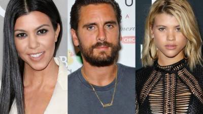 Después de una relación caótica con la mayor del clan Kardashian, Scott Disick parece haber superado a su ex con una modelo de 19 años.