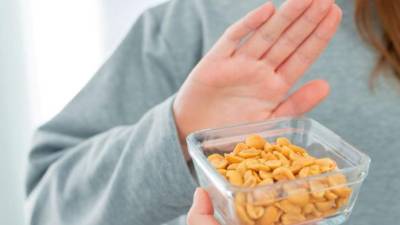 Muchas personas no puede comer cacahuate porque de inmediato comienza la alergia.