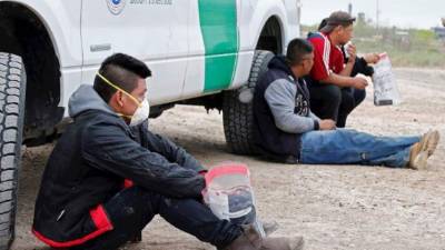 El Gobierno del presidente Donald Trump ha decretado medidas administrativas para entorpecer la entrada de inmigrantes y refugiados. Foto/Archivo