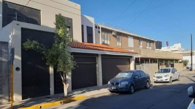 El Gobierno de Andrés Manuel López Obrador subastó ayer tres casas decomisadas al narcotraficante mexicano Joaquín 'Chapo' Guzmán, exlíder del cartel de Sinaloa, que fueron vendidas por 4,3 millones de pesos (unos 225.000 dólares).