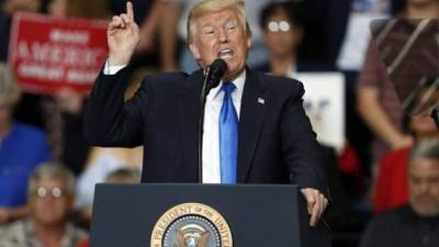 El presidente Trump donó 100,000 dólares al Departamento de Educación.