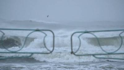 Fuertes lluvias y vientos de Dorian provocaron un aumento de la marea en las costas de Florida./AFP.