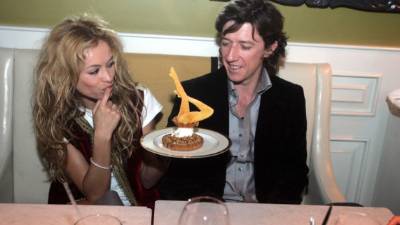 El español Nicolás Vallejo-Nágera no está conforme con el dinero que recibe al mes de la cantante Paulina Rubio, y desea parte de los ingresos que la cantante cobra como jurado de realities musicales.