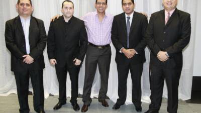 Los ejecutivos de grupo Elektra: Olvin Peña, William Newbery, Alfredo Ferreira, Linconl Cardoza y René Padilla.