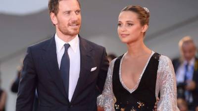Las estrellas Michael Fassbender y Alicia Vikander