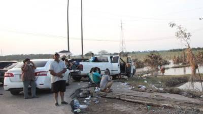 En el trayecto de La Lima a El Progreso, son cientos de familias que han quedado en las medianas y los bulevares. Fotos: Franklyn Muñoz
