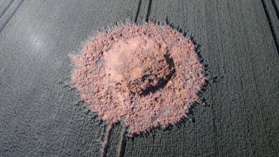 El gigantesco cráter que dejó en Alemania la explosión de una bomba de la II Guerra Mundial./AFP.