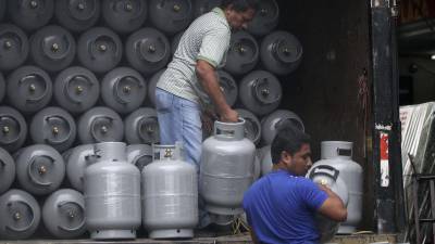 El aumento al popular “chimbo” de gas duró apenas unos días.