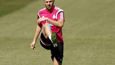 Karim Benzema, durante el entrenamiento que la plantilla madridista ha realizado este viernes en Valdebebas. Foto EFE
