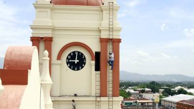 El reloj lleva más de seis años en mal estado, por lo que urge su reparación.