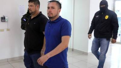 Momentos en que Nery Orlando López llegaba a los tribunales sampedranos.