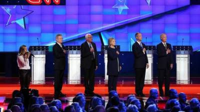 Jim Webb, Bernie Sanders, Hillary Clinton, Martin O’Malley y Lincoln Chafee.