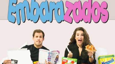 Con esta divertida imagen, Alexa y su esposo Eduardo anunciaron la llegada de su bebé para abril del próximo año.