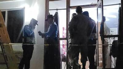 Las autoridades policiales investigan el móvil de cuádruple crimen en Roatán, Islas de la Bahía.