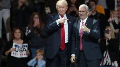 Donald Trump y el vicepresidente electo, Mike Pence, en el evento “USA Thank You Tour 2016”, en Cincinati.