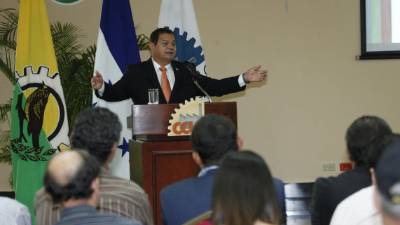 El aspirante presidencial señala que los hondureños deben saber votar para que el país no siga hundido en crisis.