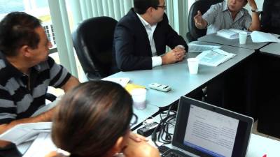 A la cita con el ministro del Trabajo llegaron los dirigentes de organizaciones obreras.