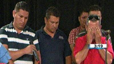 Los taxistas lloraron al desmentir que agredieron a los diputados Luis Galdámez y Edgardo Castro.