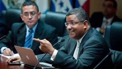 Para mañana 2 de mayo se fijó una audiencia inicial en contra del expresidente Flores.