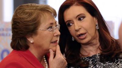 La presidenta chilena Michelle Bachelet junto a la argentina Cristina Fernández.