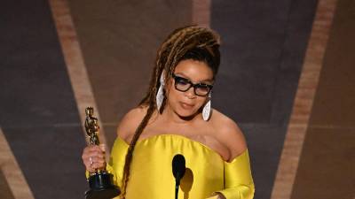 Ruth Carter se convierte en la primera mujer negra en ganar dos premios Óscar