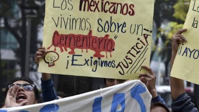 La fiscalía mexicana concluyó que los 43 estudiantes desaparecidos en Guerrero fueron asesinados, incinerados y sus restos arrojados en un río de Cocula.