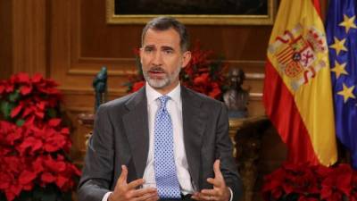 El rey Felipe VI durante su tradicional discurso navideño en el palacio de la Zarzuela.