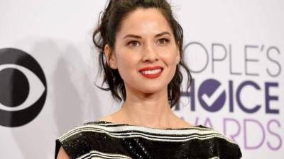 Olivia Munn es una actriz de comedia, modelo, presentadora y escritora.